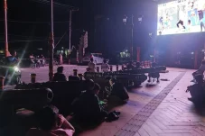 Beri Hiburan Warga, Diskominfo Berau Sukses Gelar Nonbar Piala Dunia Lewat Videotron Museum Gunung Tabur