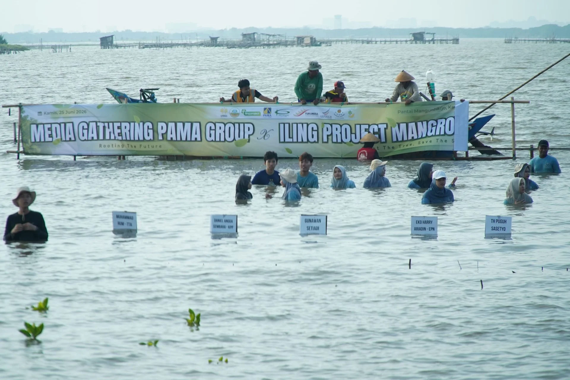 Penanaman 2.000 bibit mangrove yang dilakukan peserta Media Gathering PAMA Group 2026 di pesisir utara Kota Semarang, Jawa Tengah. (Dok.PAMA)