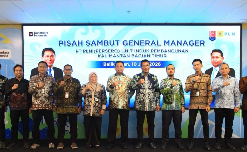 Jajaran manajemen PLN UIP KLT berfoto bersama dalam momentum Pisah Sambut General Manager sebagai simbol kesinambungan kepemimpinan dan kolaborasi.
