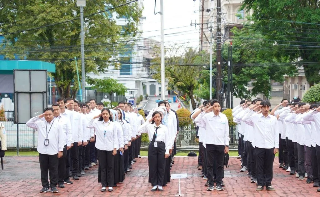 Suasana barisan peserta mengikuti rangkaian Upacara Peringatan Hari Kebangkitan Nasional 2026 dengan khidmat dan penuh semangat.