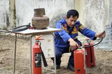 Cegah Risiko Sejak Dini, PLN UPP KLT 3 Latih Pegawai Tanggap Darurat Kebakaran