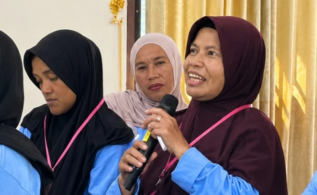 Peserta aktif berdiskusi dan berbagi pengalaman dalam Pelatihan Branding UMKM yang diselenggarakan PLN UIP Kalimantan Bagian Timur melalui Program TJSL Desa Berdaya Saing Prupuk.