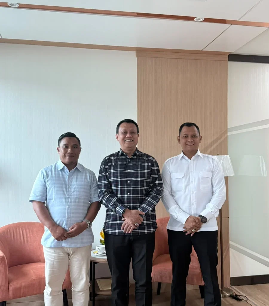 Anggota DPRD Berau, Abdul Waris (kiri), saat menemui Sekretaris Jenderal KKP, Rudy Heriyanto, terkait tindak lanjut pengusulan Bidukbiduk dan Buyung-Buyung jadi Kampung Nelayan Merah Putih. (IST)