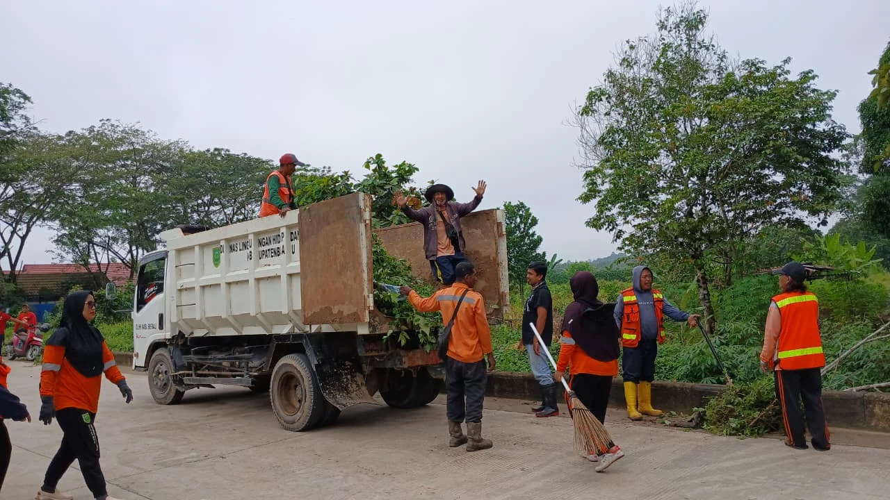 Mudahkan Pembersihan Saluran Drainase, DLHK Berau Siagakan Armada Angkut Sampah Korve Secara Gratis