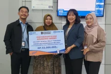 Beri Perlindungan Nasabah, BRI Sungai Kelay Serahkan Klaim Asuransi Mikro Rumahku dan Tempat Usaha