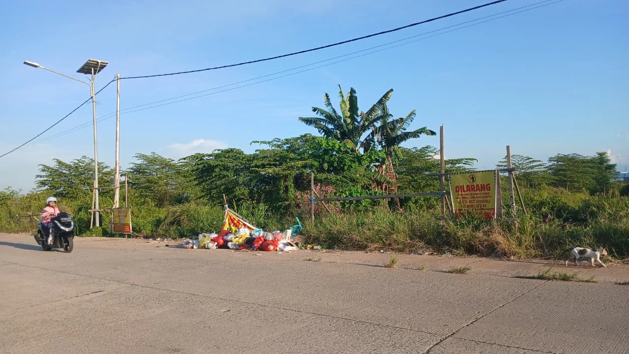 Bandel Meski Sudah Dilarang, Warga Berau Masih Suka Buang Sampah di Pinggir Jalan