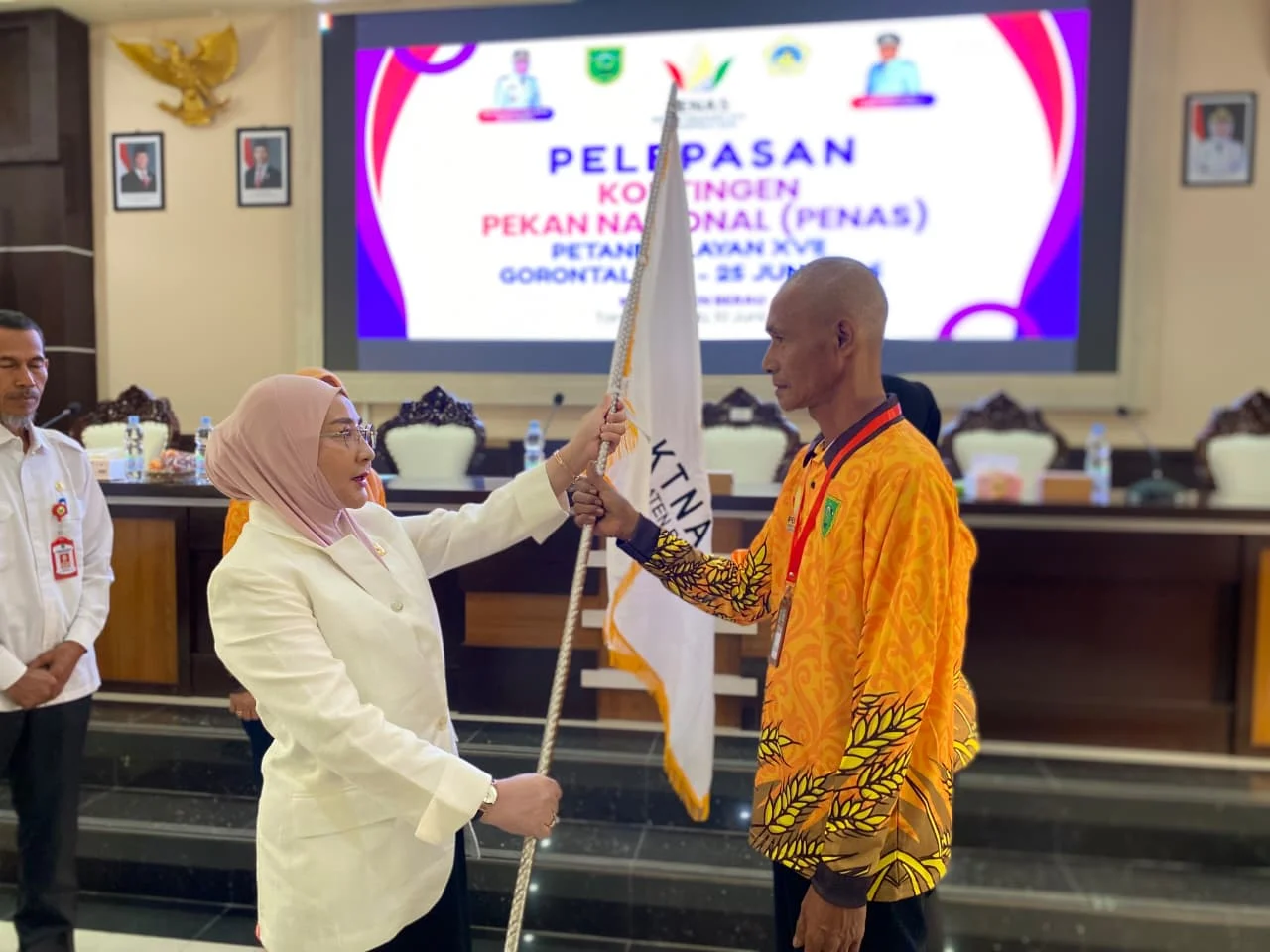 Lepas 53 Kontingen Penas XVII Gorontalo, Bupati Berau Minta Petani dan Nelayan Adaptasi Teknologi Industri Modern