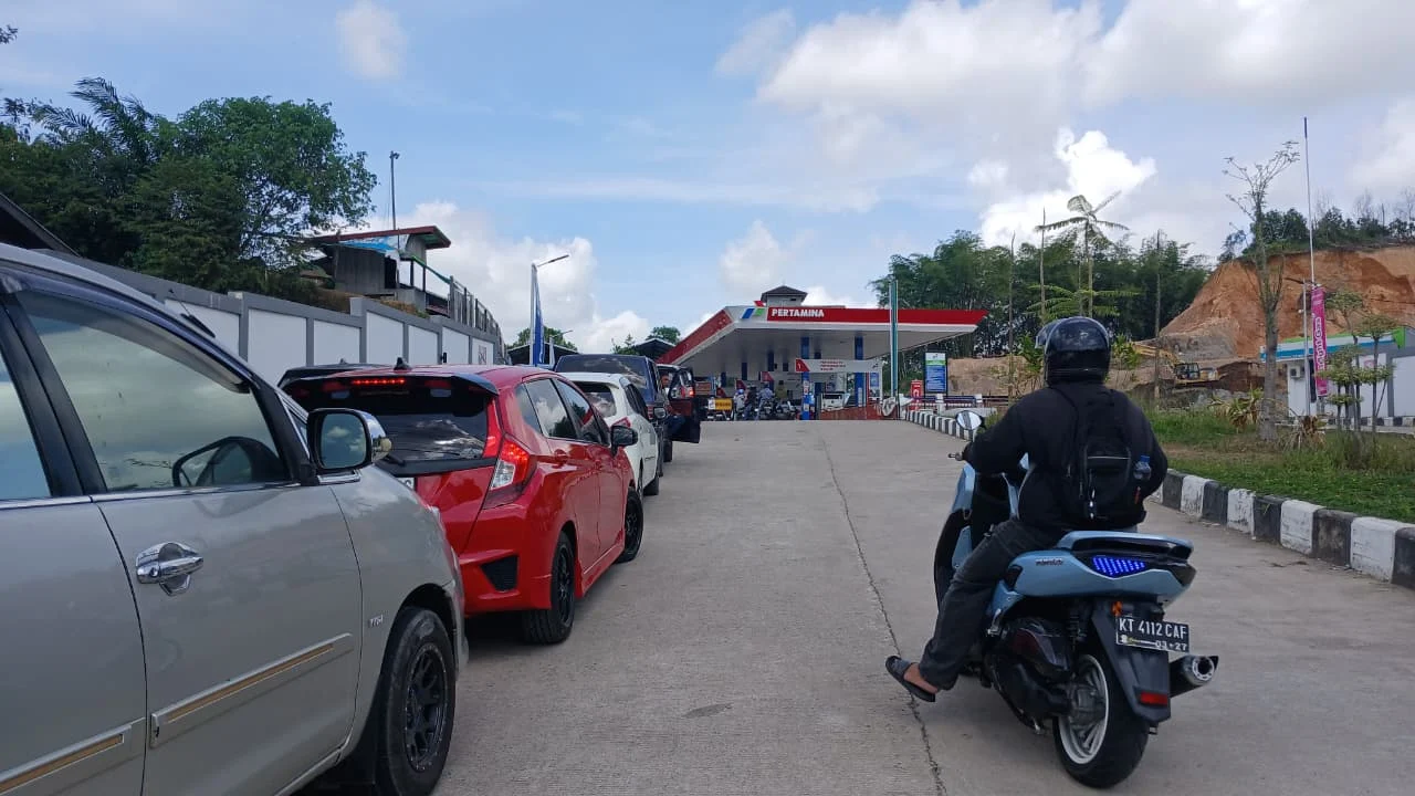 Pertamax Naik Drastis Jadi Rp16.650, Warga Berau Terkejut dan Mulai Lirik Antrean Pertalite
