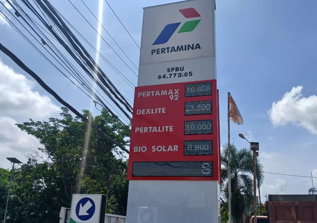 Pylon Sign SPBU Bujangga. (Adrikni/BT)