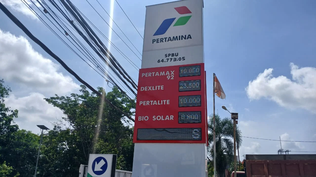 Pylon Sign SPBU Bujangga. (Adrikni/BT)