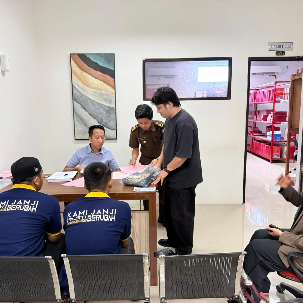 Proses pelimpahan perkara kasus NTS (26) dan RR ke Kejaksaan Negeri Berau, 4 Juni 2026.