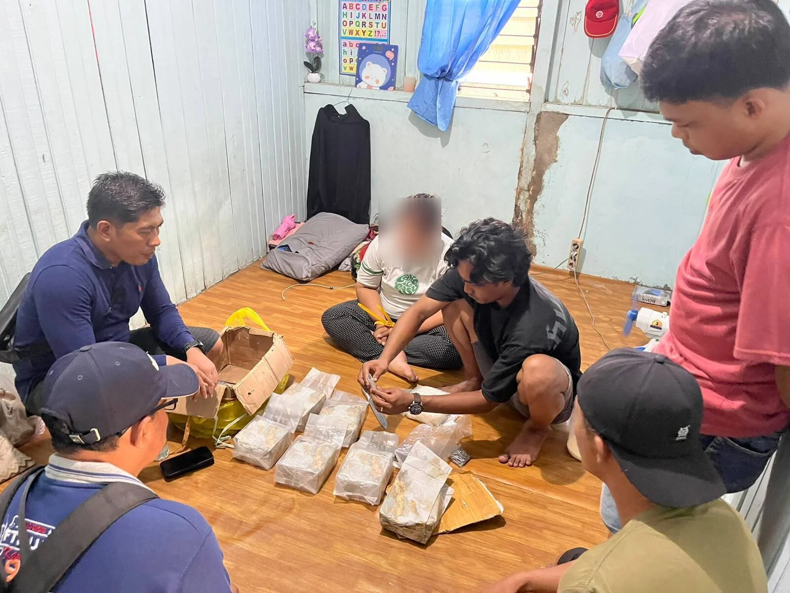 Tersangka NH alias PG yang diamankan di rumah kontrakannya di Jalan Gunung Panjang, Tanjung Redeb.