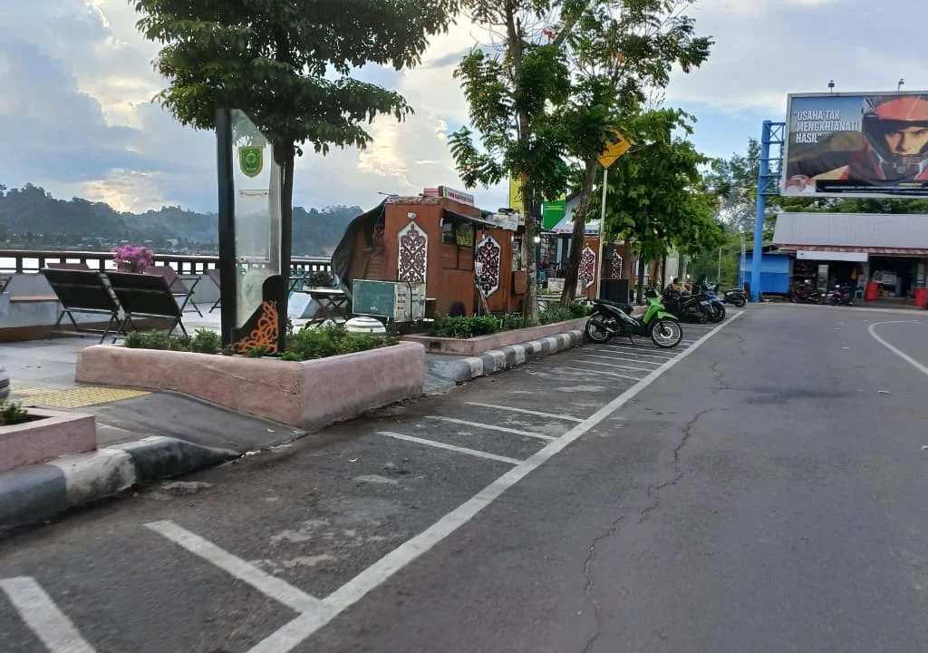 Lokasi parkir di Tepian Jalan Ahmad Yani, Tanjung Redeb. (Adrikni/BT)