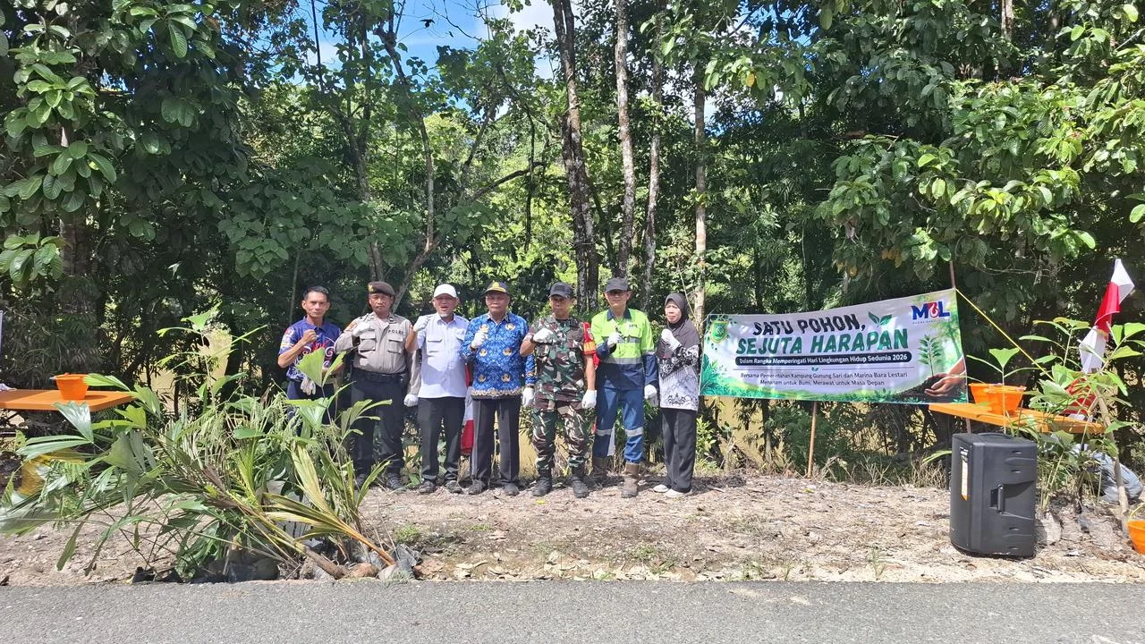 Satu Pohon Sejuta Harapan, PT Marina Bara Lestari Gandeng Forkopimcam dan Warga Segah Hijaukan Bantaran Sungai
