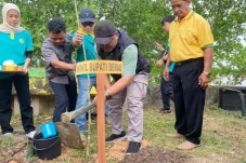 Peringati Hari Lingkungan Hidup, Gamalis Ajak Warga Berau Budayakan Selasa Bersih 30 Menit