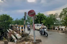 Dishub Berau Bongkar Portal Jalan Bujangga, Bukan Dibiarkan Rusak Ternyata Ini Alasannya
