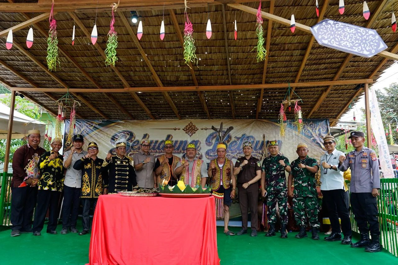 PT Berau Coal memberikan dukungan pada Festival Bekudung Betiung 2026 di Kampung Tumbit Dayak, Kecamatan Sambaliung. (Berau Coal)