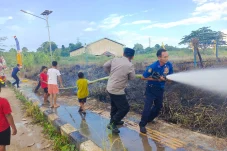 Ditinggal Jalan-Jalan, Api Bakar Sampah Nyaris Hanguskan Lapangan Sepak Bola di Sambaliung