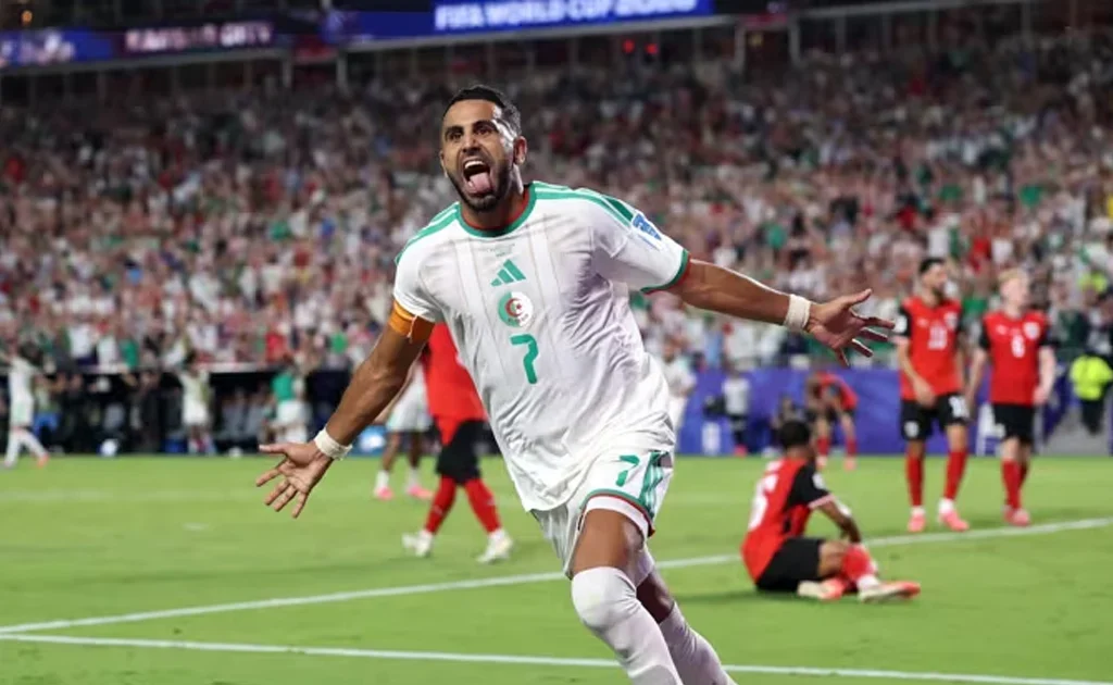 Riyad Mahrez di laga Aljazair vs Austria (fifa.com)