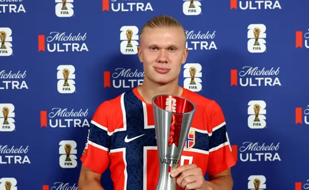 Erling Haaland meraih penghargaan pemain terbaik di laga Norwegia vs Irak (fifa.com)