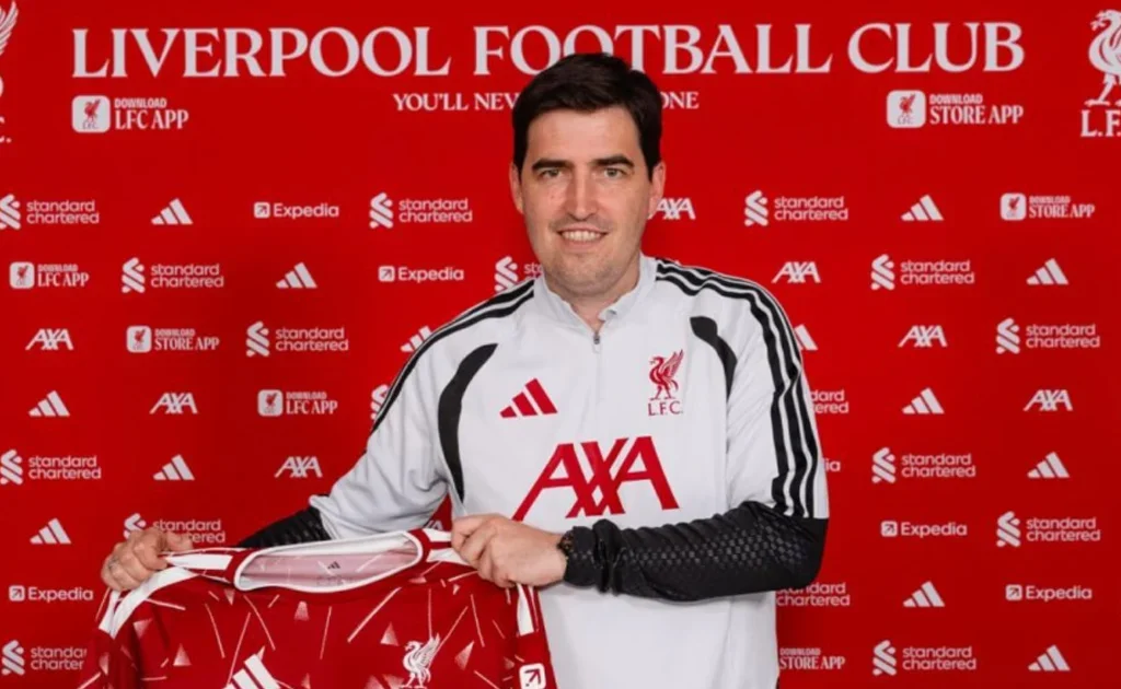 Andoni Iraola resmi dikenalkan sebagai pelatih Liverpool (X/@LFC)