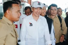 Jokowi Blusukan Lagi: Pakai Atribut PSI Keliling Lampung