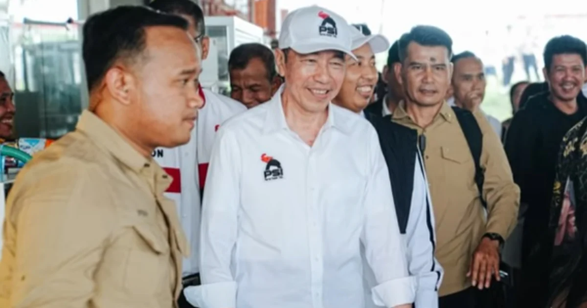 Jokowi Blusukan Lagi: Pakai Atribut PSI Keliling Lampung