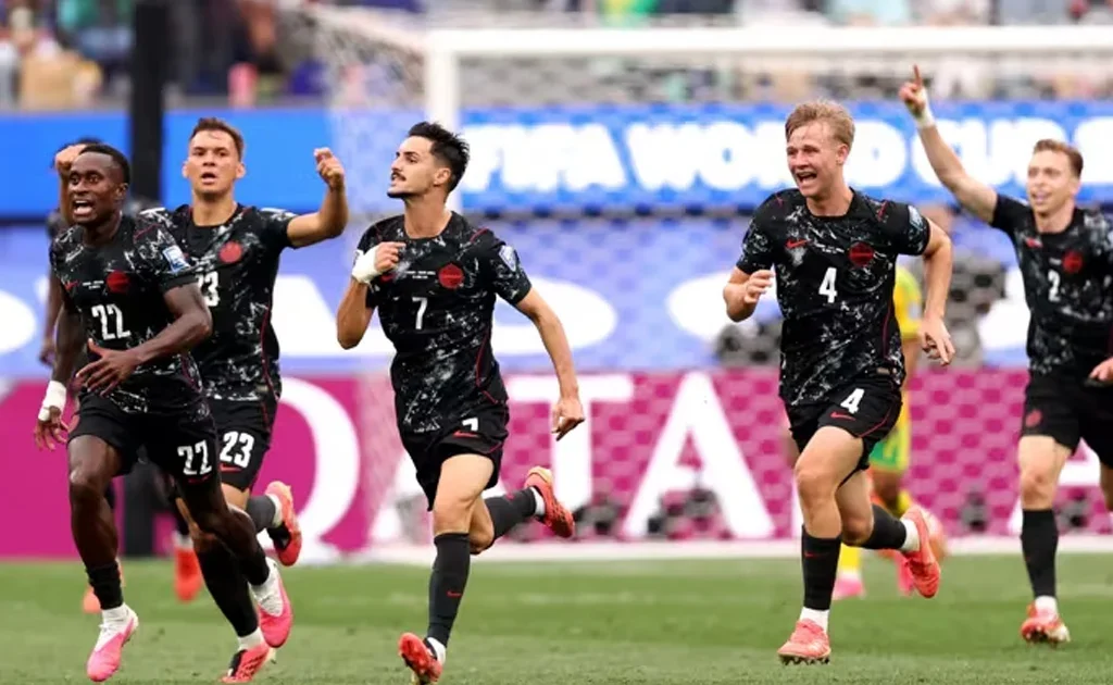 Selebrasi gol Stephen Eustaquio di babak 32 besar Piala Dunia Afrika Selatan vs Kanada (fifa.com)