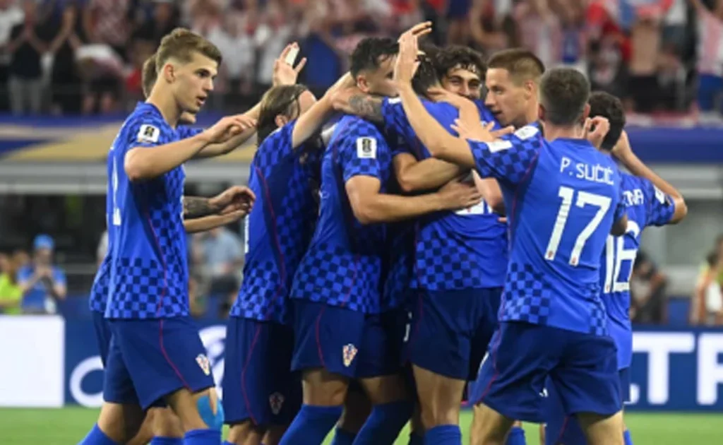 Selebrasi Kroasia saat cetak gol ke gawang Inggris (Instagram/@hns_cff)