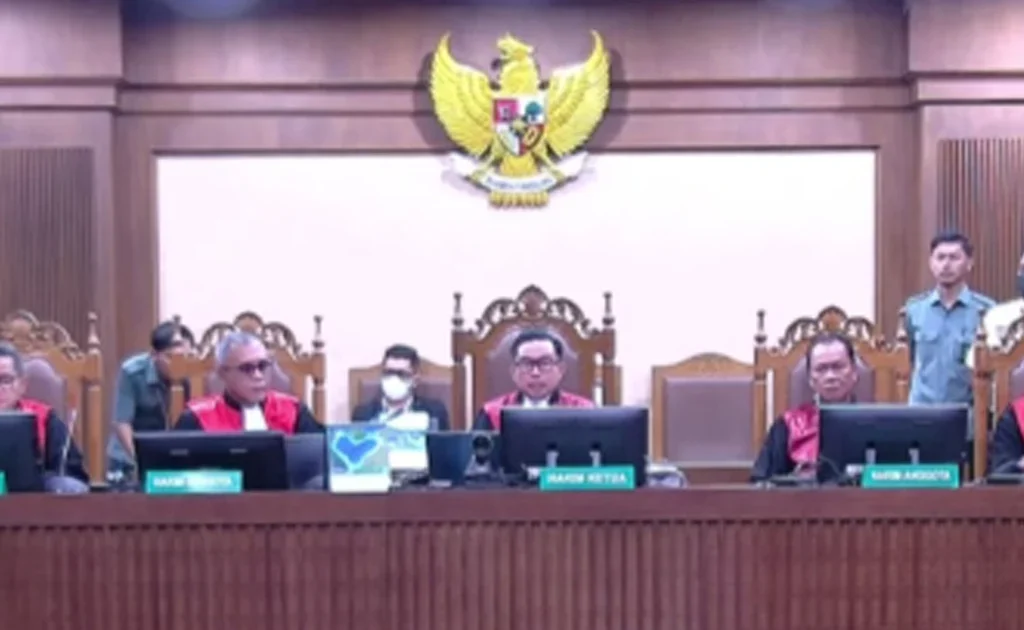 Majelis Hakim dalam sidang putusan kasus korupsi Chromebook (YouTube/Pengadilan Negeri Jakarta Pusat)