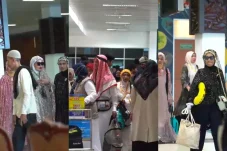 Dandan Sendiri Sejak di Balikpapan, Begini Uniknya Gaya Glamor Jemaah Haji Berau saat Tiba di Bandara Kalimarau