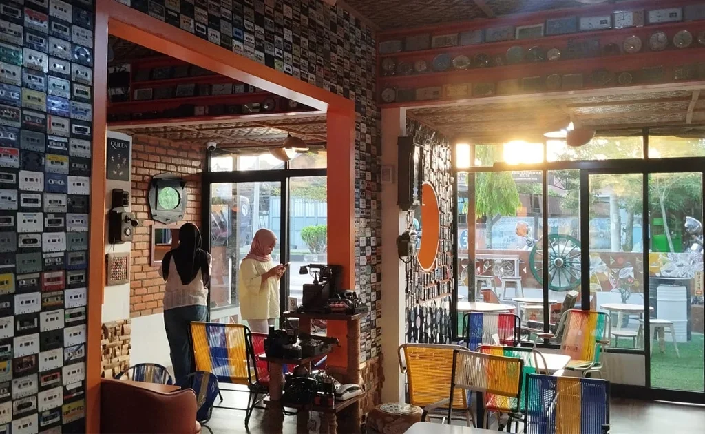 Desain interior unik di Warkop Daeng Iccang, Tanjung Redeb, Berau (Fawdi/BT)