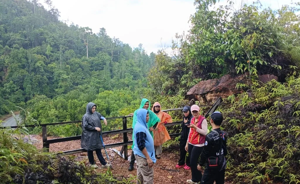 Suasana di dalam Bukit Ruaban saat pendakian Minggu (14/6/2026) (Adrikni/BT)