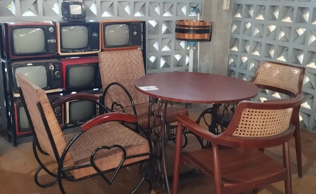 Desain interior unik di Warkop Daeng Iccang, Tanjung Redeb, Berau (Fawdi/BT)