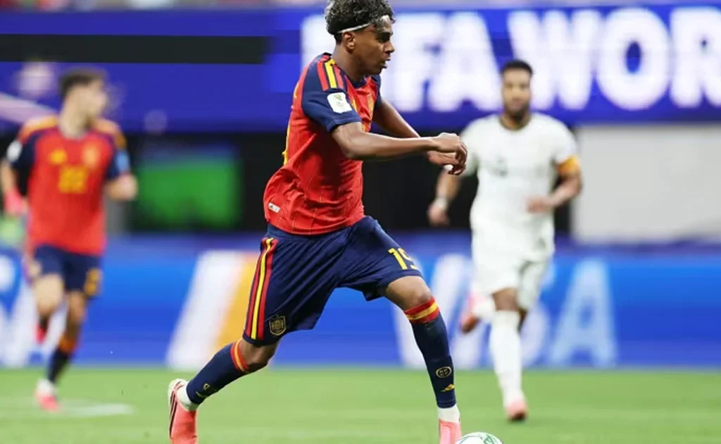 Pemain Spanyol Lamine Yamal (fifa.com)