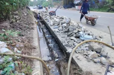 Cegah Jalan Rusak Akibat Kendaraan Berat, BBPJN Kaltim Perkuat Drainase Ruas Maluang–Bulungan