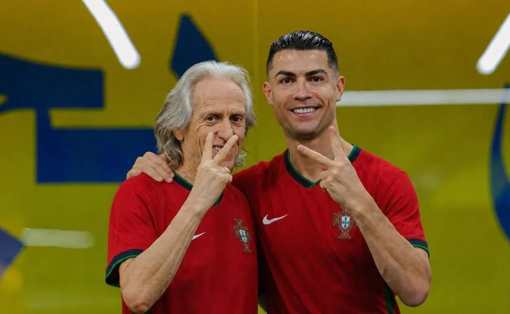 Kebersamaan pelatih baru Timnas Portugal dengan Cristiano Ronaldo di Al Nassr. (x/@AlNassrTribune)