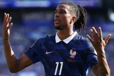 Olise di Gerbang Real Madrid, Bellingham Atau Vinicius yang Jadi Korban?