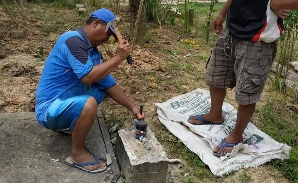 Proses pembuatan beton untuk pipa PDAM Perumda Batiwakkal. (facebook/perumda