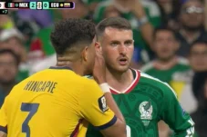 Drama Piala Dunia: Hincapie Jadi Korban ‘Hukum Vinicius’, Dapat Kartu Merah Saat Meksiko vs Ekuador