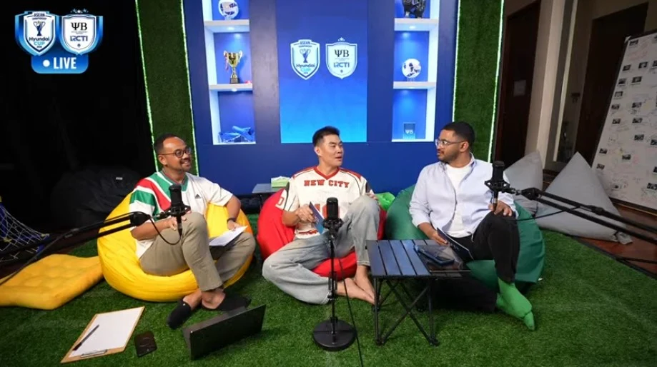Siaran Langsung piala AFF di siaran YouTube Reza Arap alias YB. (YouTube/YB)