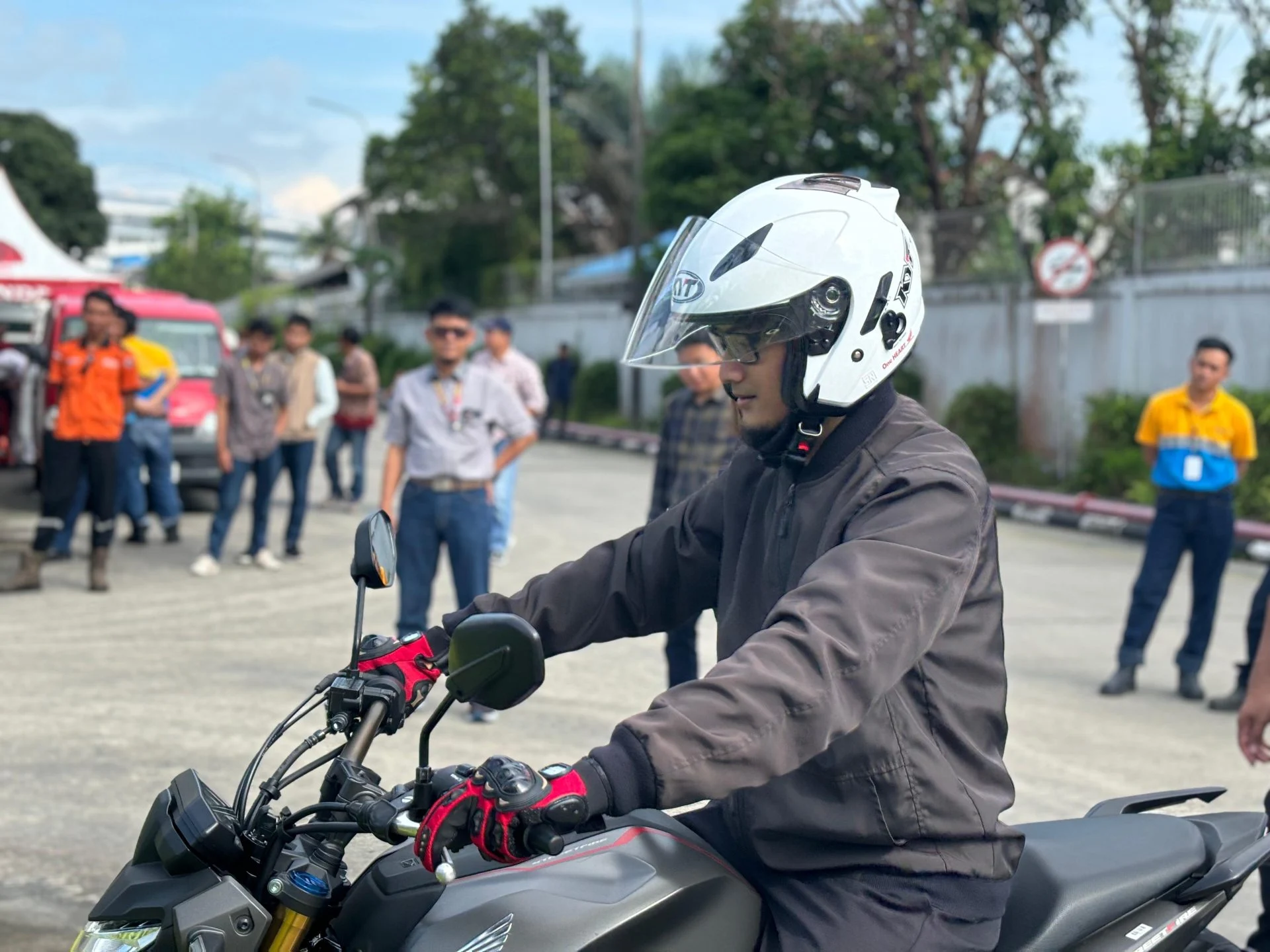 Astra Motor Kaltim 1 Bagikan Tips Safety Riding untuk Perjalanan Jauh Bersama Keluarga Saat Akhir Pekan