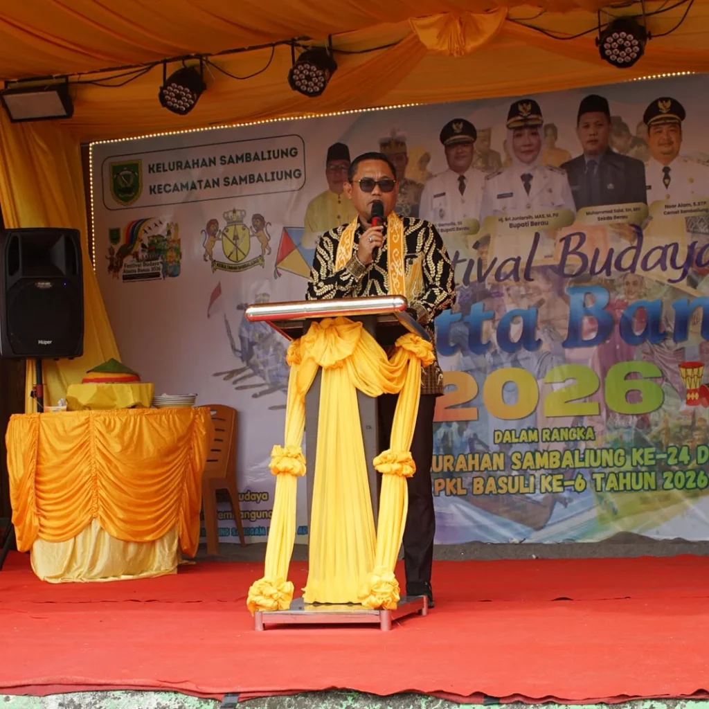 Wakil Gubernur Kalimantan Timur, Seno Aji, saat menghadiri pembukaan Festival Adat Abutta Banua di Kelurahan Sambaliung, Rabu (1/7/2026).