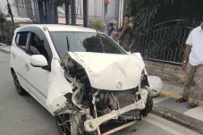 Tabrakan Keras Hilux Kontra Ayla di Simpang Gajah Mada, Polisi Sebut Satu Penumpang dalam Kondisi Mabuk