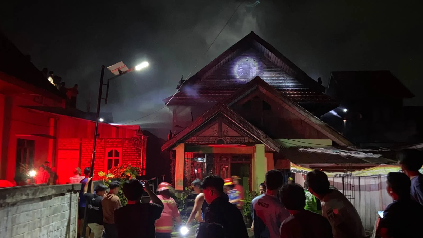 Kebakaran Gegerkan Warga Jalan Sawi Tanjung Redeb, Api Berhasil Dikendalikan Kurang dari Sejam