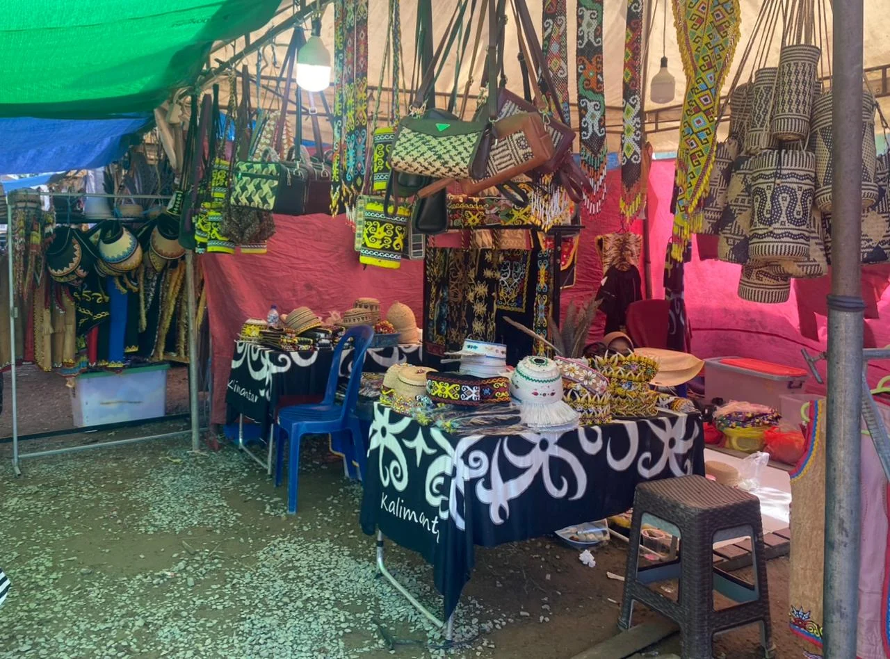 Produk UMKM yang dijajakan di Festival Bekudung Betiung beberapa waktu lalu. (Diva/BT)