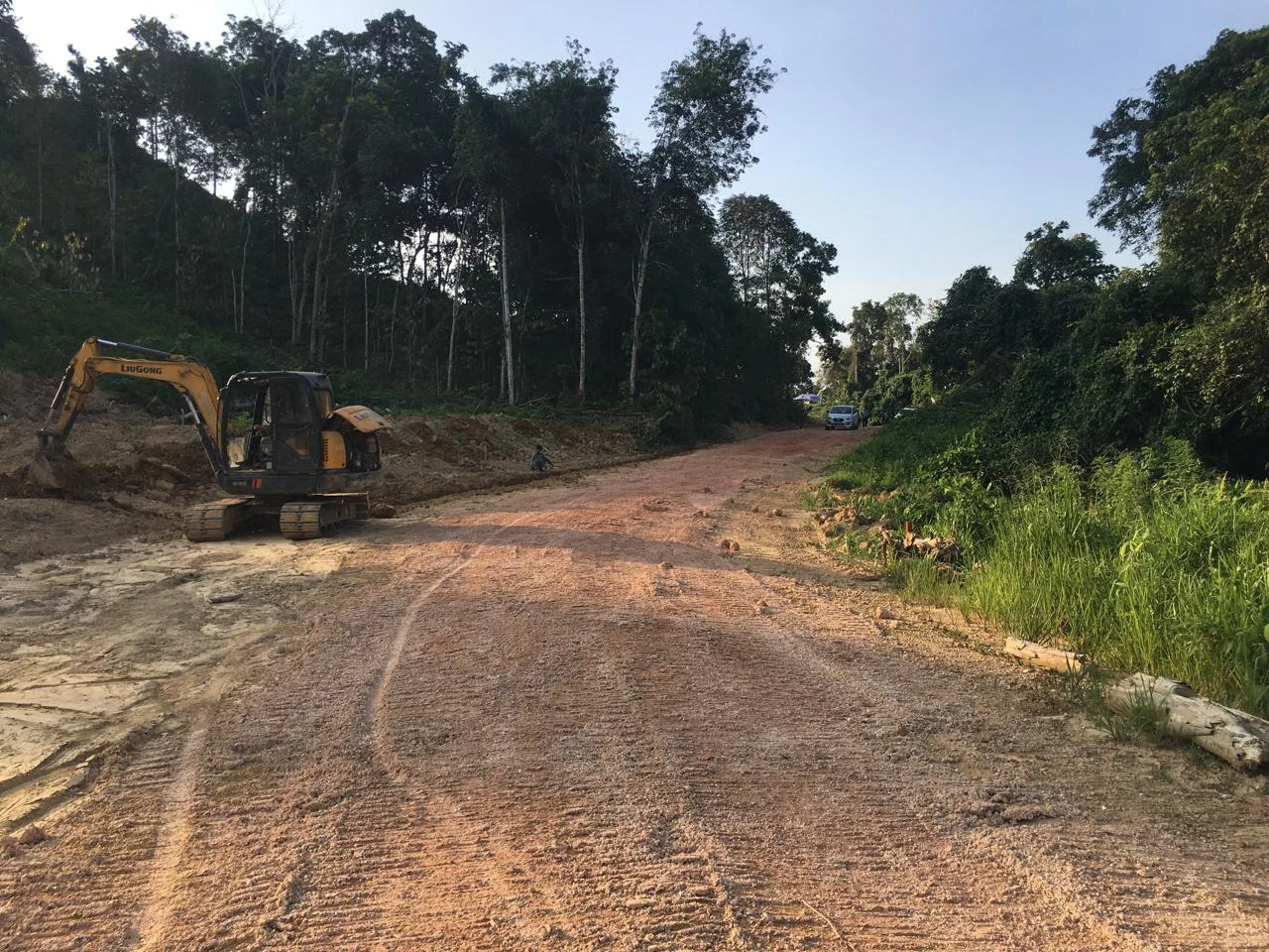 Jalan usaha tani yang dibangun PT Berau Coal di RT 7 Kampung Gurimbang, Kecamatan Sambaliung.