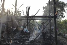 Pulang dari Pesta Keluarga, Warga Talisayan Syok Rumahnya Sudah Dilahap Api