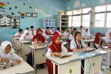 Hari Pertama Masuk Sekolah, Ratusan Murid Baru di Berau Langsung Disambut Makan Bergizi Gratis