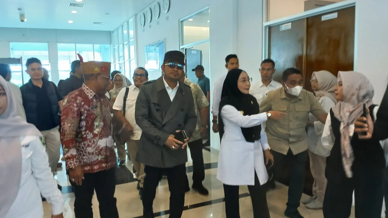 Jelang Puncak Harganas ke-33 Kaltim, Bupati Berau Sambut Kedatangan Gubernur Harum di Bandara Kalimarau